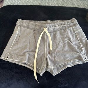 Lululemon shorts size 4